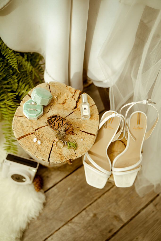 wedding accessory; ceremony 